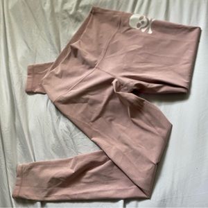 LuLuLemon pink leggings w/ a white skull